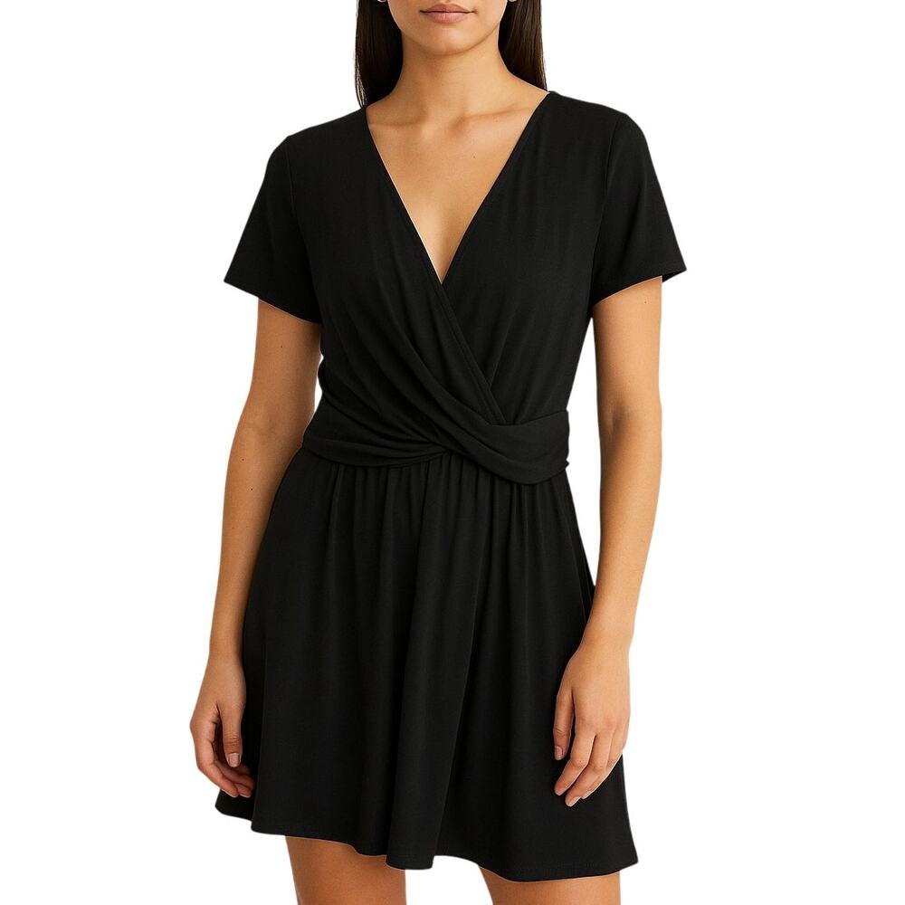 Francesca's Dee Elly Black V-Neck Short Sleeve Romper Size Large Casual